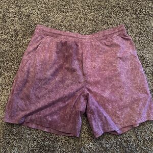 Men's Lululemon "pace breaker" 7 in shorts size xl